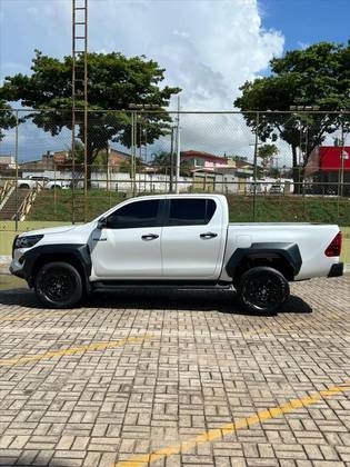 TOYOTA HILUX 2.8 D-4D TURBO DIESEL CD GR-S 4X4 AUTOMÁTICO